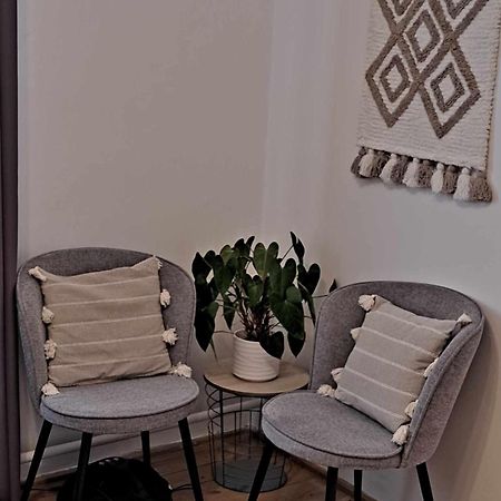 Cozy Town Center Retreat Apartment Komarno Exterior photo