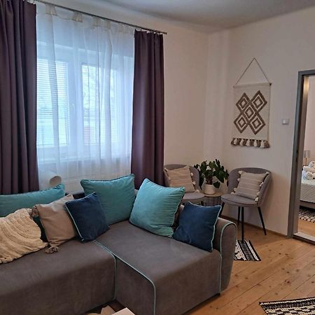 Cozy Town Center Retreat Apartment Komarno Exterior photo